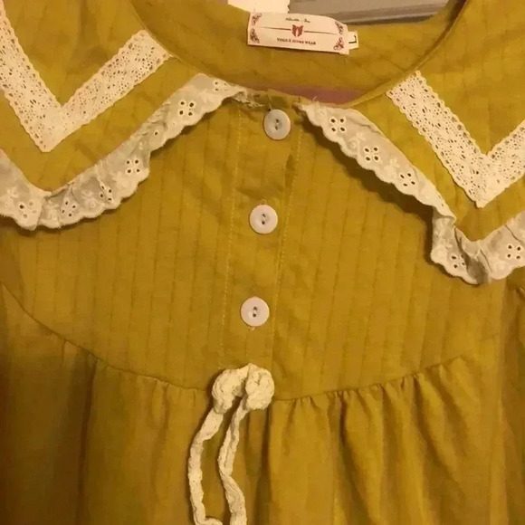 Vogue Homewear unique long sleeve top. - Picture 2 of 10